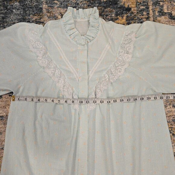 Vintage 80's Ruffles and Lace Lounge Housecoat - Picture 9 of 12